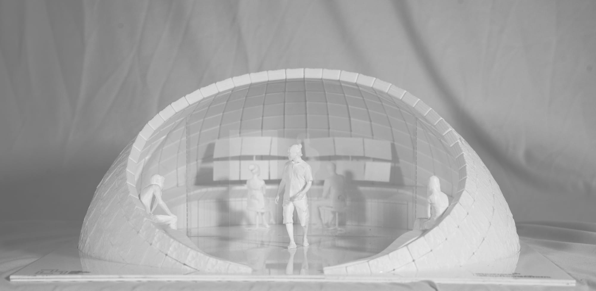 Luna — model front view